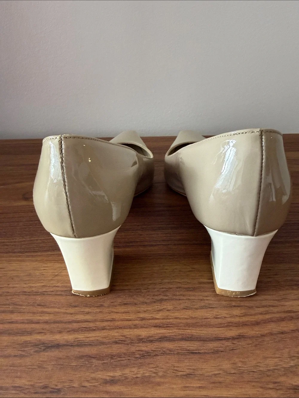 Diane B. Genuine Tan Patent Leather Pump With Solid White Block Heel. Size 37.5.